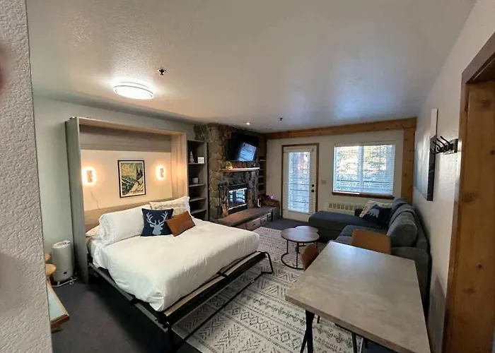 The Meadows- Charmed Ski & Relax Studio