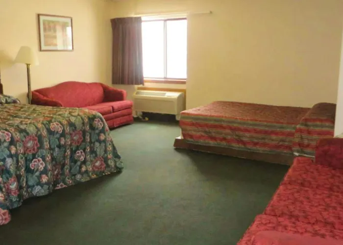 Voyageur Inn And Conference Center