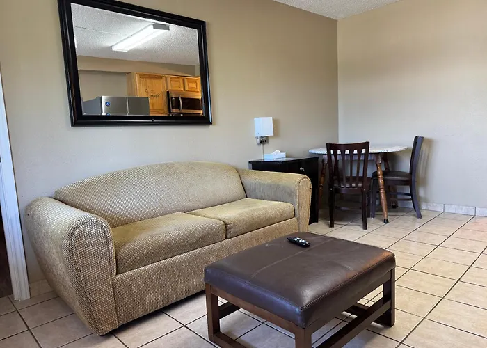 Super 8 By Wyndham Tulsa - Route 66