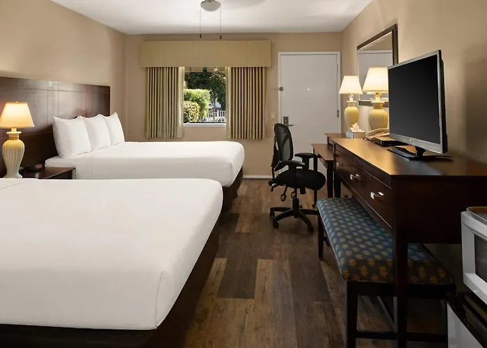 Scottish Fairway Inn