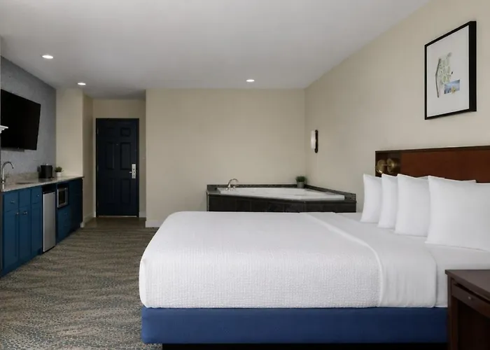 Starfish Manor Oceanfront Hotel