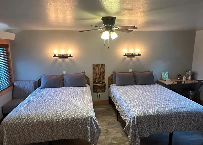 Columbine Inn (Adults Only)