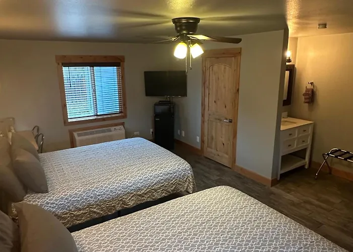 Columbine Inn (Adults Only)
