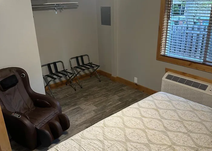 Columbine Inn (Adults Only)
