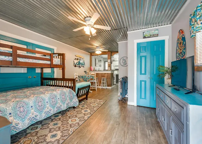 1 Mi To Ocean Isle Beach! Studio W/ Outdoor Oasis