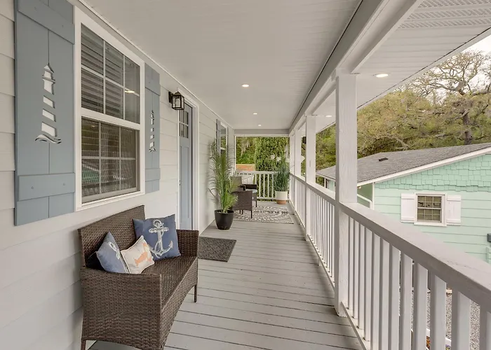 Sun, Sand & Smiles! Ocean Isle Apt W/ Balcony