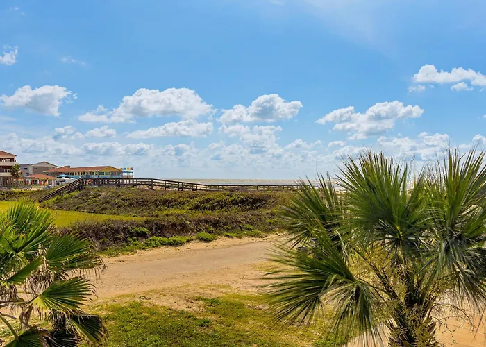 Walk To Gulf: Surfside Beach Home W/ Deck