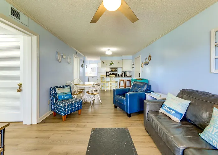 Emerald Isle Resort-Style Condo: Walk To Beaches!