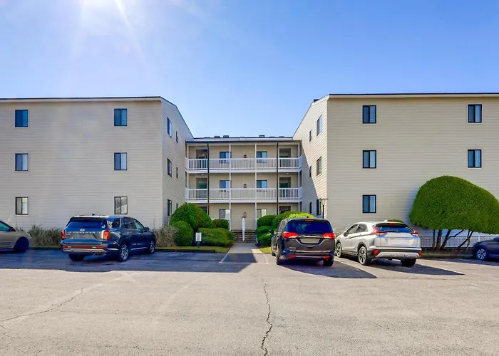 Emerald Isle Resort-Style Condo: Walk To Beaches!