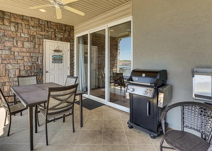 Lakefront Patio, Pool Access! Lands End Condo