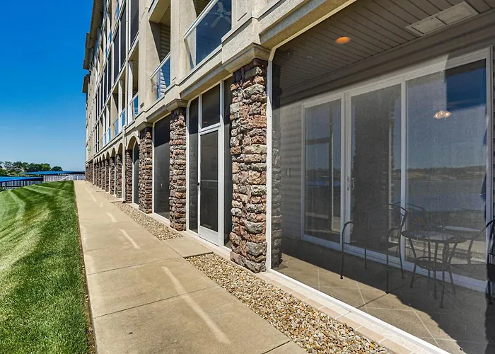 Lakefront Patio, Pool Access! Lands End Condo