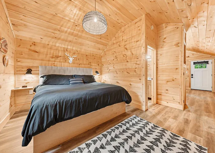 Cabin #7 One Bedroom With Kitchenette