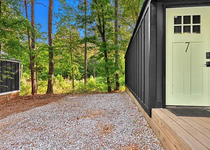 Cabin #7 One Bedroom With Kitchenette