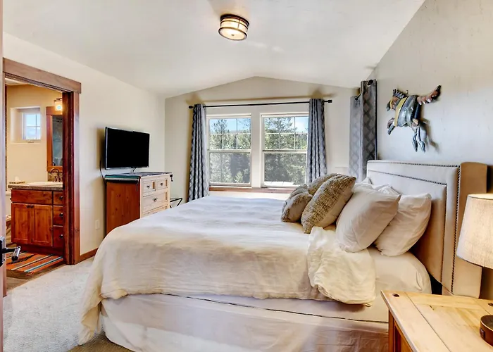 Luxury Condo G-301: Hot Tub Retreat with Scenic Views