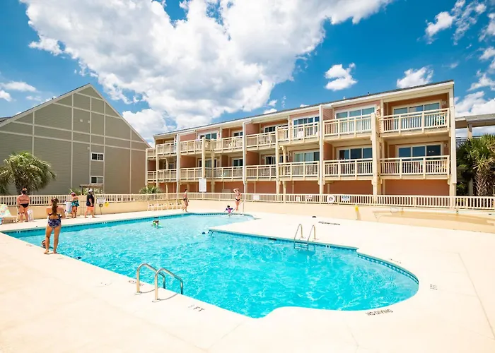 Garris Hideaway #2 By Oak Island Accommodations