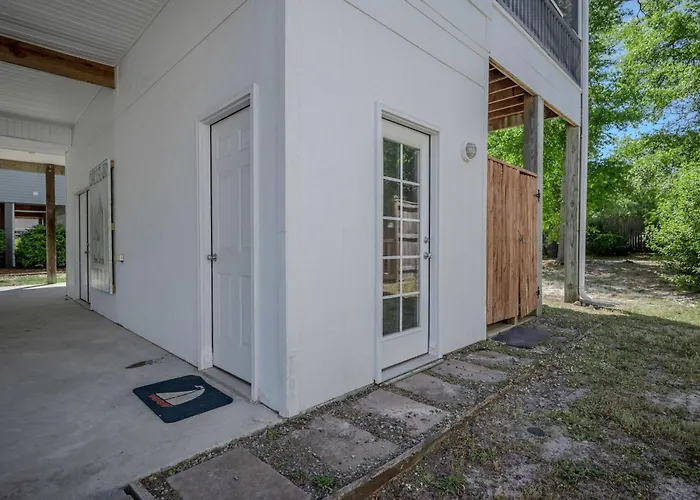 Pelican Cove By Oak Island Accommodations
