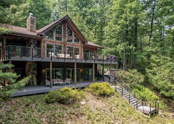 Pet Friendly Newly Renovated W Dock Slip Fire Pit Hot Tub Kayaks