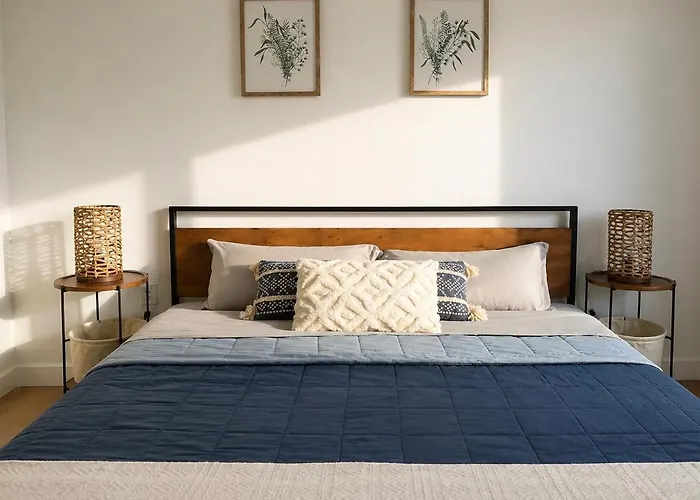 King Bed Spacious Apartment Gym Rooftop Free Parking
