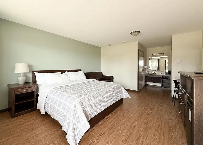 The Trail Inn - Eden Valley, Mn - 315 Meeker Ave E