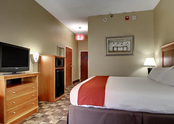 Holiday Inn Express Hurricane Mills Waverly By Ihg