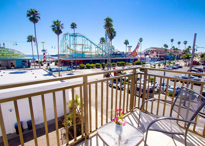 Carousel Beach Inn