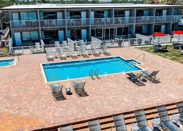 Beach House Inn With Pool & Hot Tub