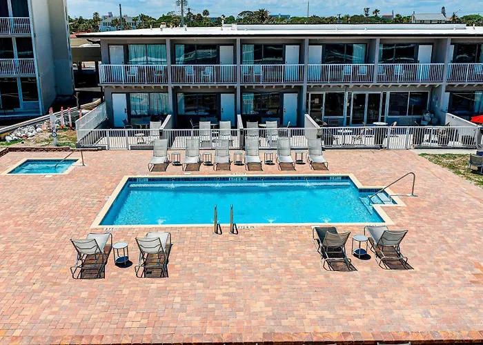 Beach House Inn With Pool & Hot Tub