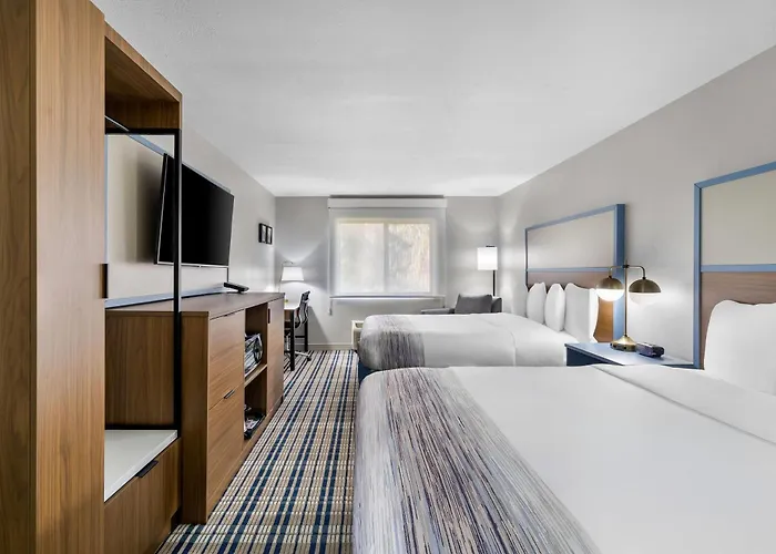 Americinn By Wyndham Delafield-Milwaukee