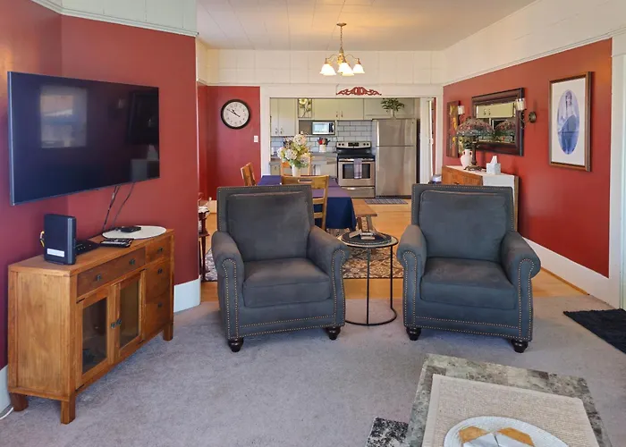 'Bella Rose' Lovely Eureka Home Near Redwoods!
