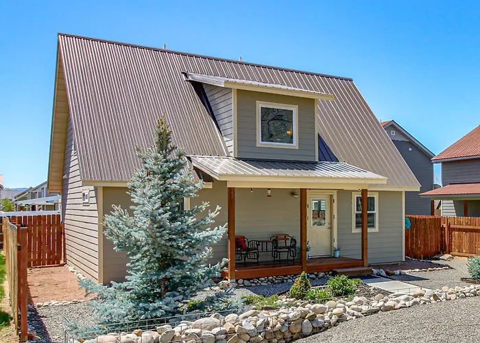 30 Mi To Crested Butte: Dog-Friendly Home By River