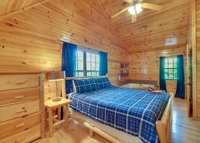 Luxury Family Retreat: Mountain Cabin Oasis