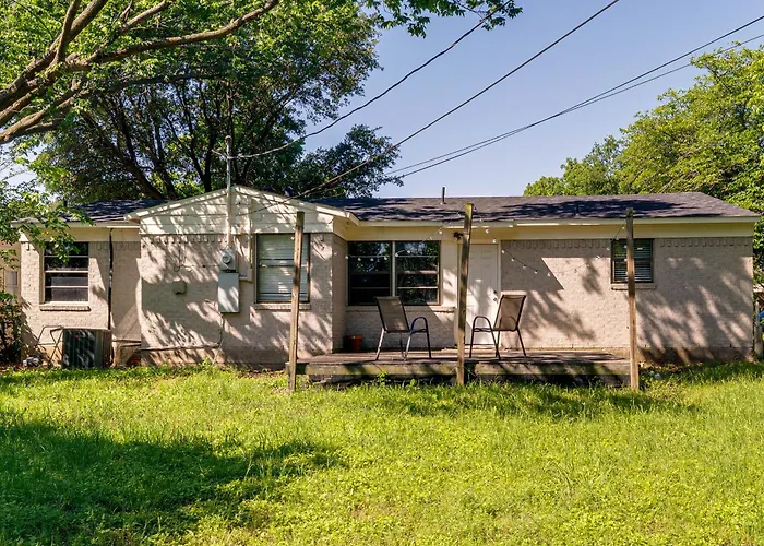 Pet-Friendly Home Near Dallas W/ Private Backyard