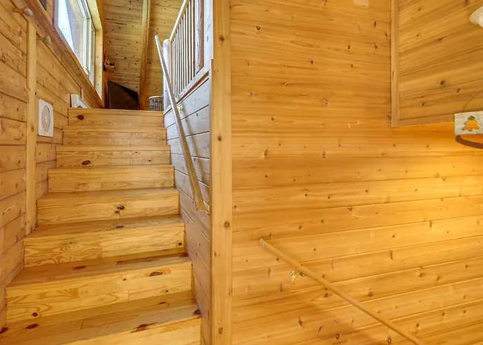 Waterfront 'Up Badger Lodge Bnb' On Powell Lake
