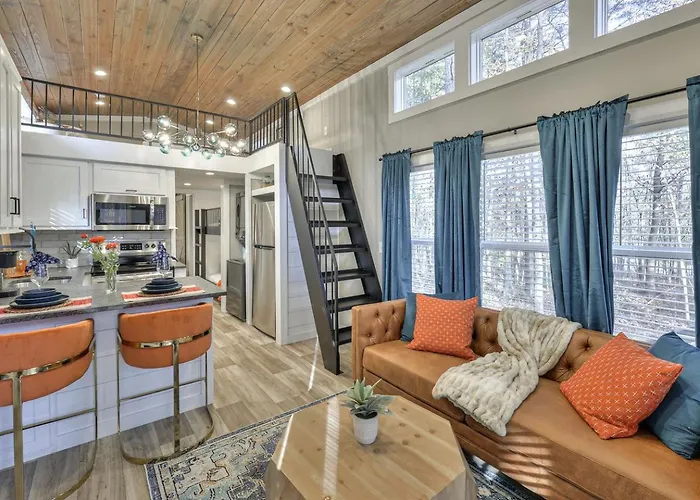 Stunning Mountain Tiny House Beautifully Design Ideal For Nature Lovers In Tennessee
