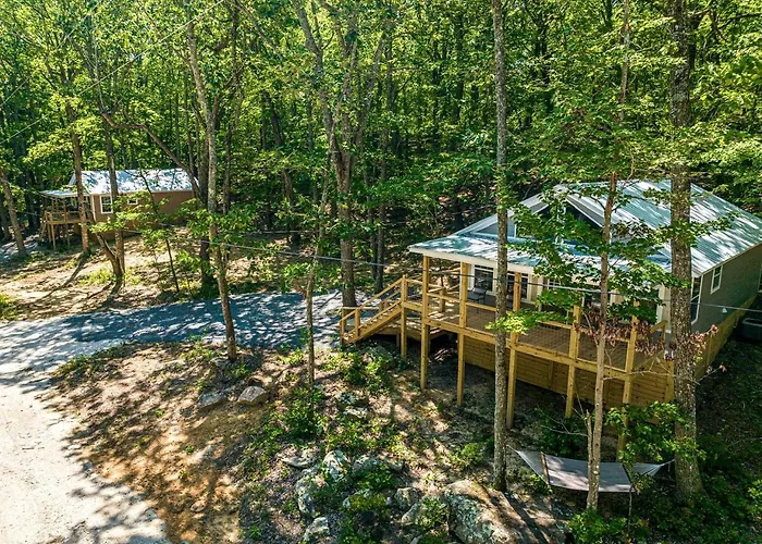 Idilic Cozy Rustic Cabin In Fort Payne, Alabama