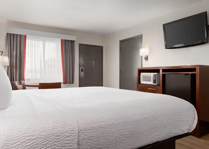 Ramada By Wyndham San Antonio Near Seaworld - Lackland Afb