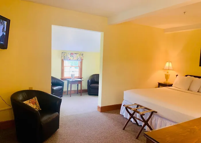 The Chatham Motel