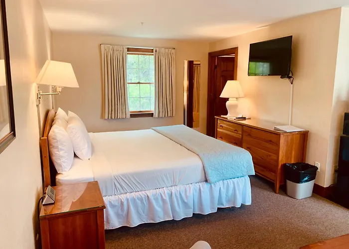 The Chatham Motel