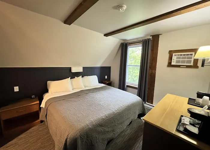 Lake Ontario Motel & Inn