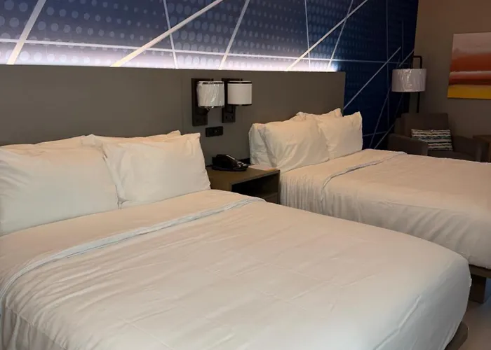 Comfort Inn & Suites Harvey - Chicago Southland
