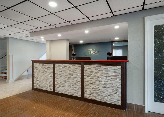Baymont By Wyndham Waukesha
