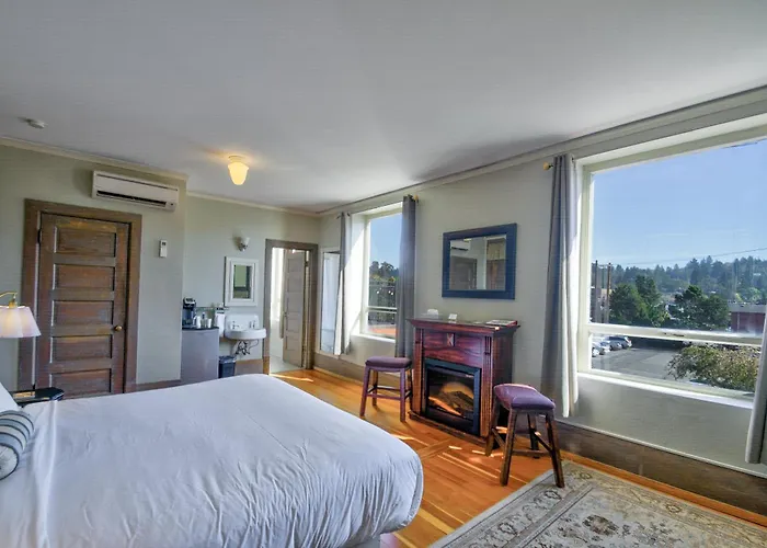 The Peak At Centralia Square - Self Check-In Hotel