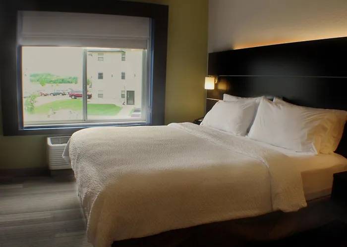 Holiday Inn Express & Suites Le Mars By Ihg
