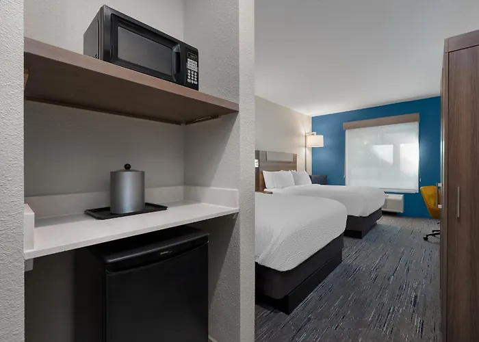 Holiday Inn Express & Suites Alexandria By Ihg