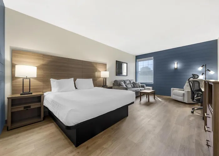 Best Western Plus Revere Inn & Suites