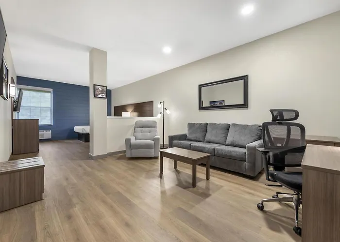 Best Western Plus Revere Inn & Suites