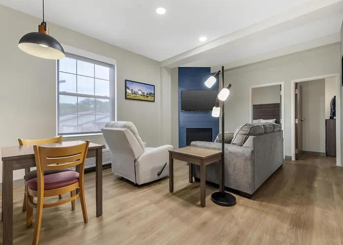 Best Western Plus Revere Inn & Suites