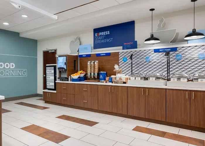 Holiday Inn Express Calhoun South By Ihg