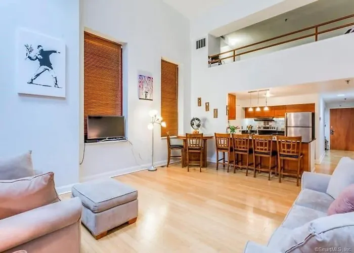 Full Loft Apartment Near Omni Hotel