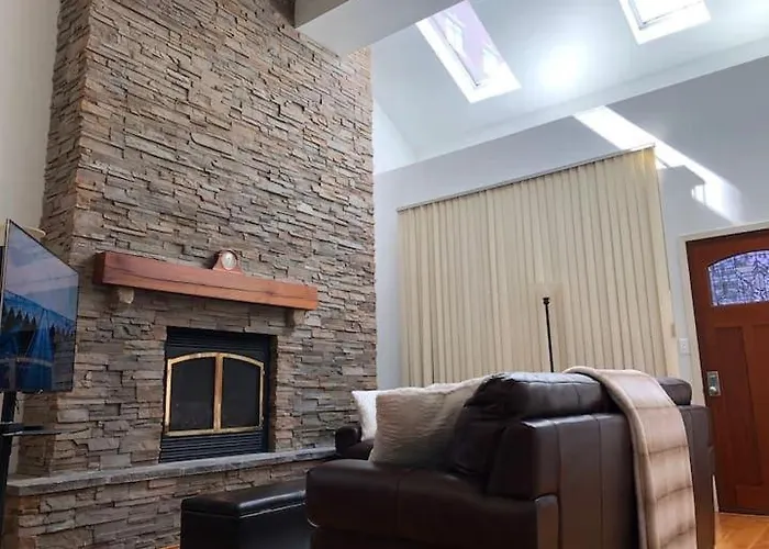 Full Loft-Style Apartment Near Omni